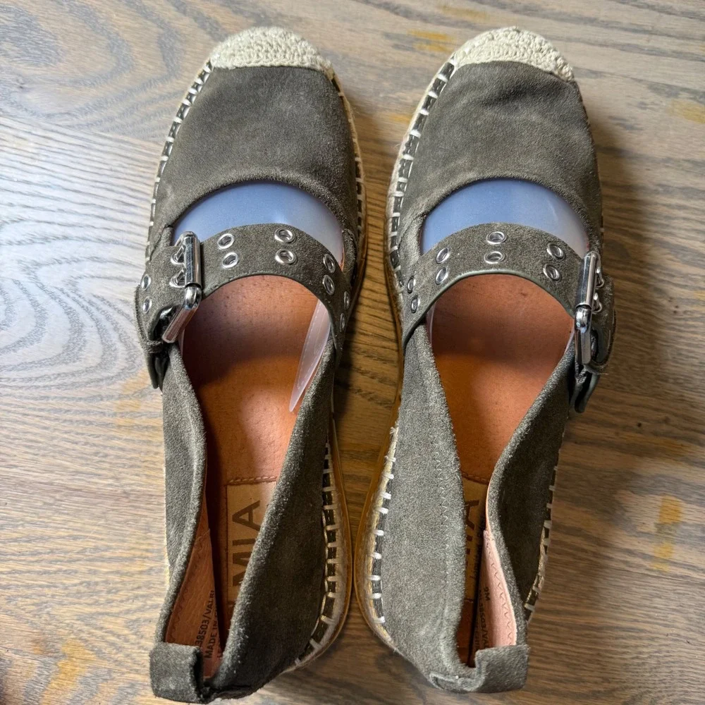 MIA Limited Edition Valery Olive Green Suede Grommet Espadrille Flats Mens 9